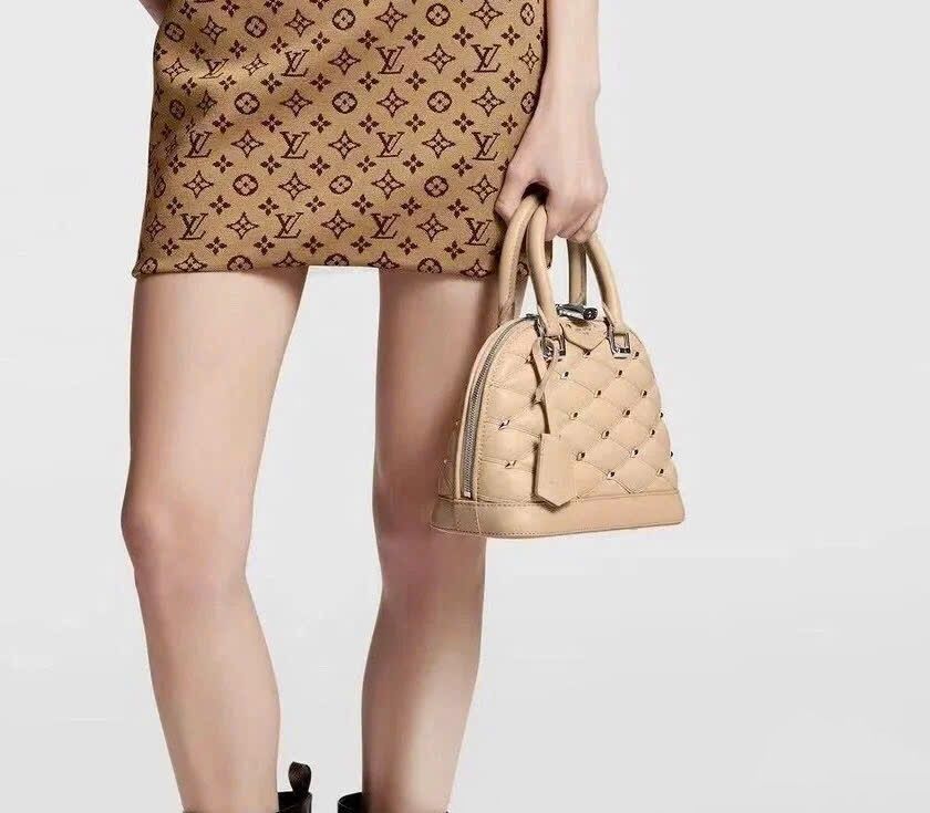 Túi hến LV Louis Vuitton Alma BB Lambskin With Diamond Motif 9