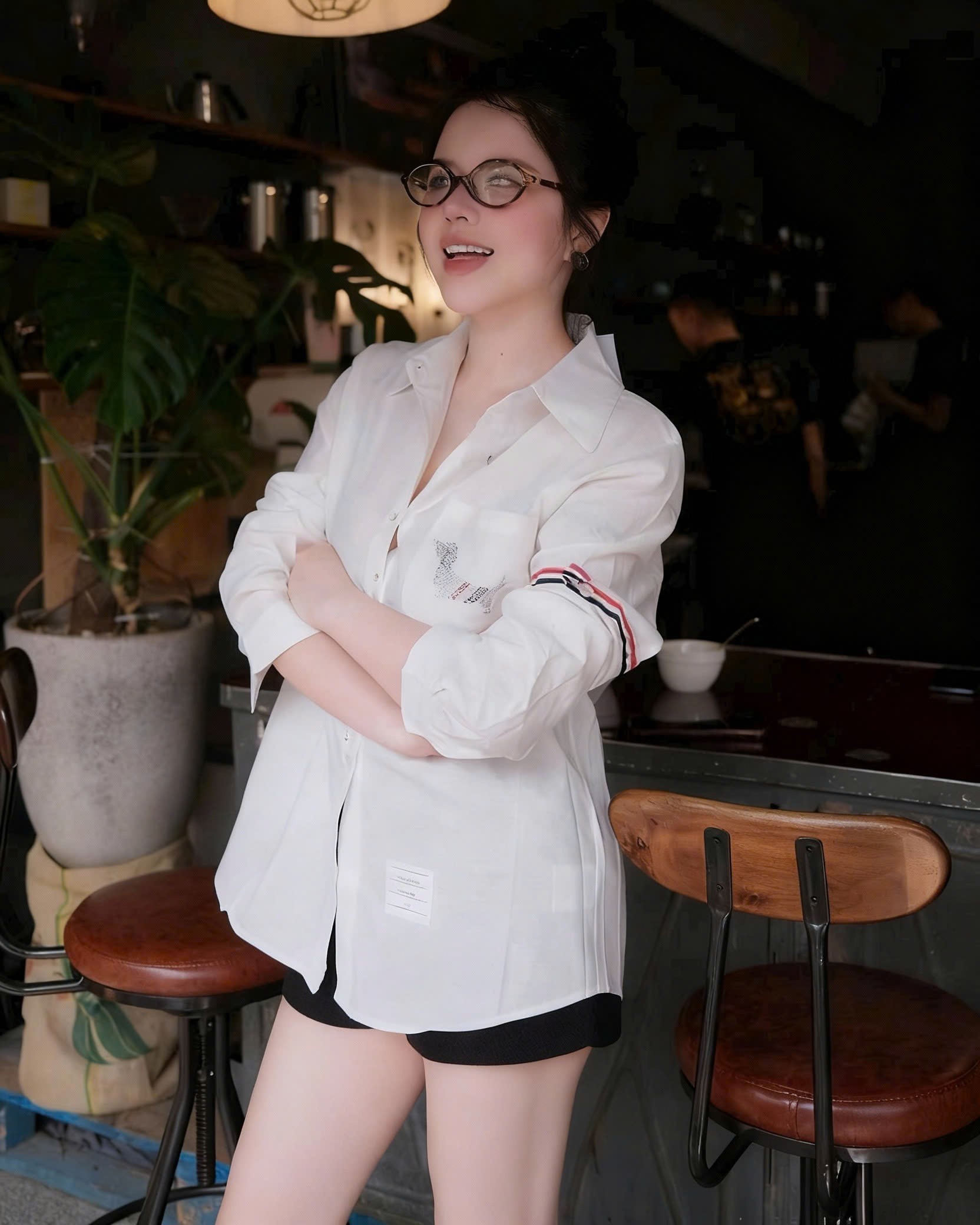 Áo sơ mi Thom Browne đính đá 7