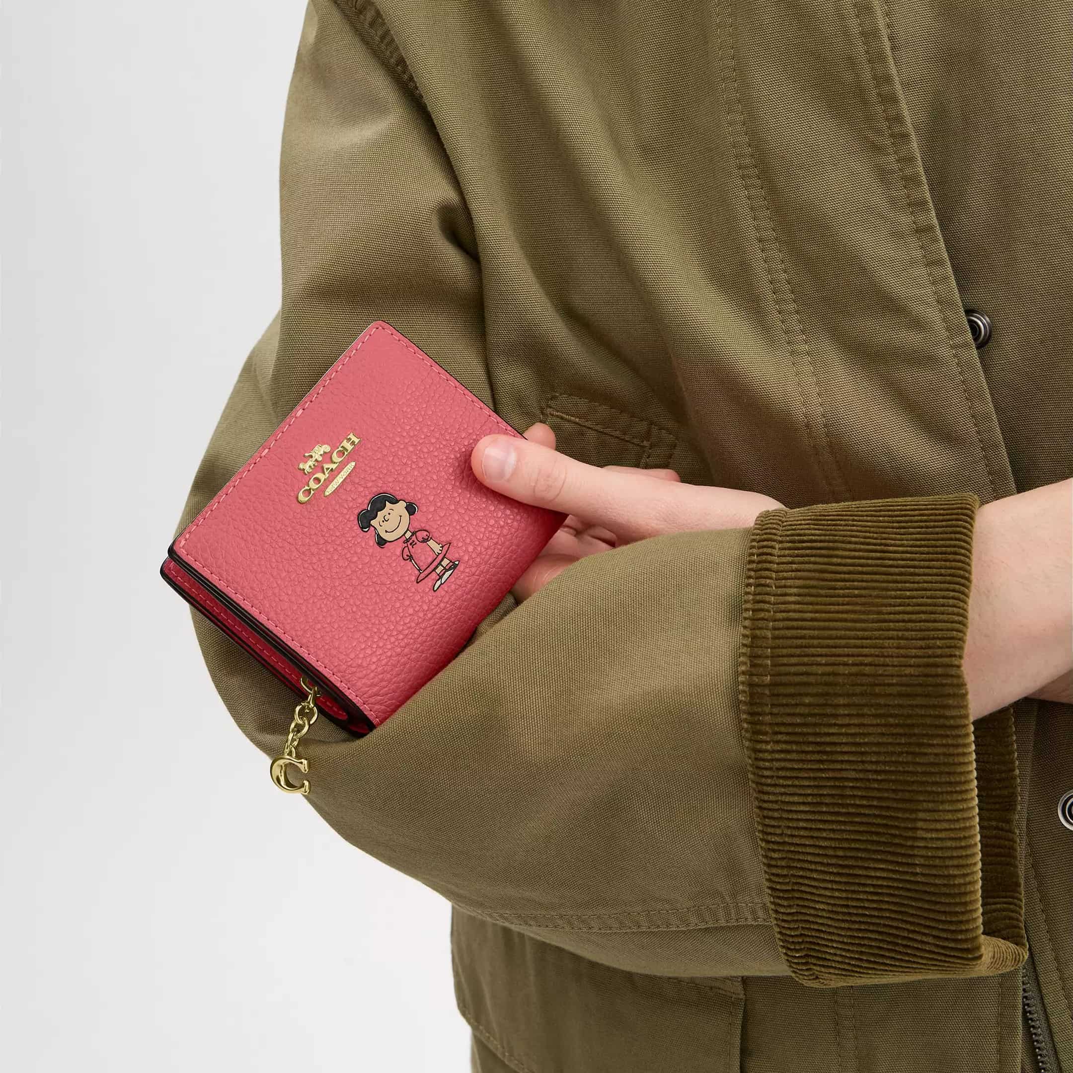 Ví Coach X Peanuts Snap Wallet With Lucy Bright Coral Multi CBN89 4