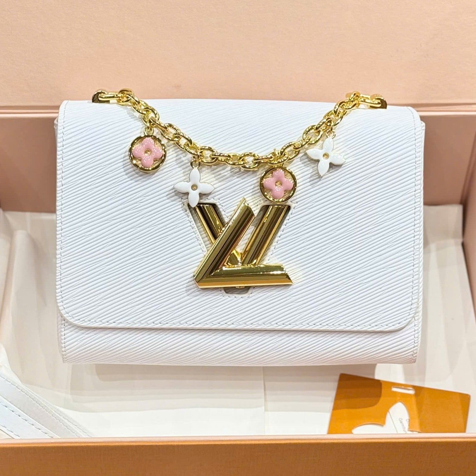 Túi xách nữ Louis Vuitton Twist MM Optic White 4