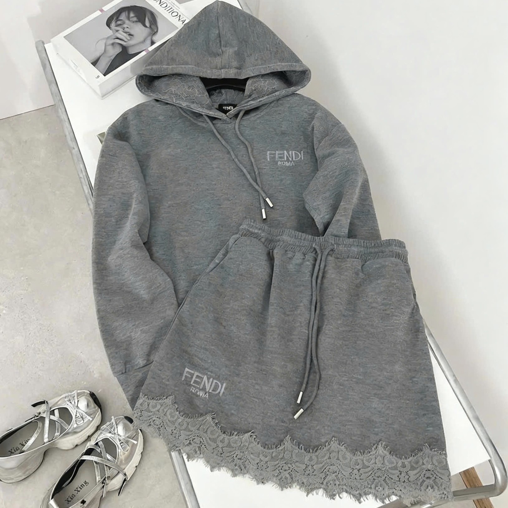 Set áo có nón váy phối ren xám Fendi 4