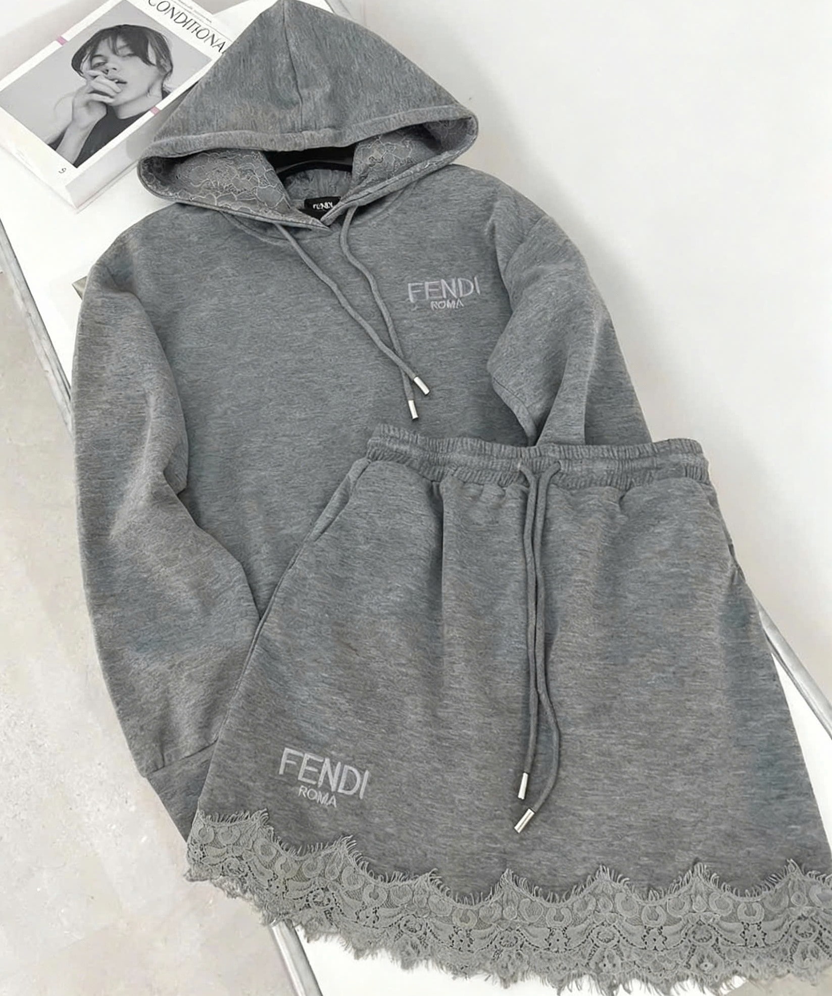 Set áo có nón váy phối ren xám Fendi 6