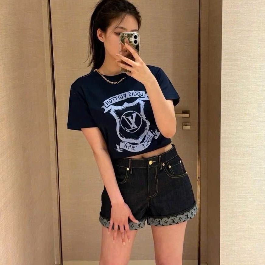 Set áo thun đen quần jean short nữ LV 1