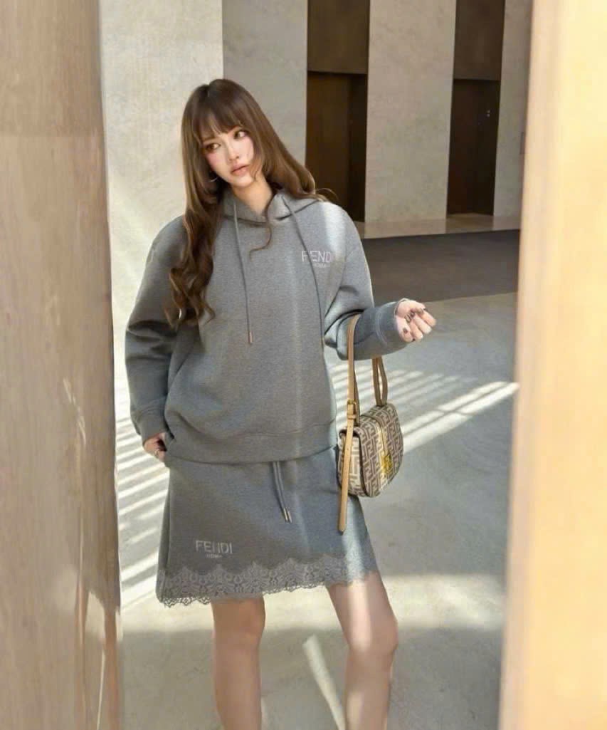 Set áo có nón váy phối ren xám Fendi 11