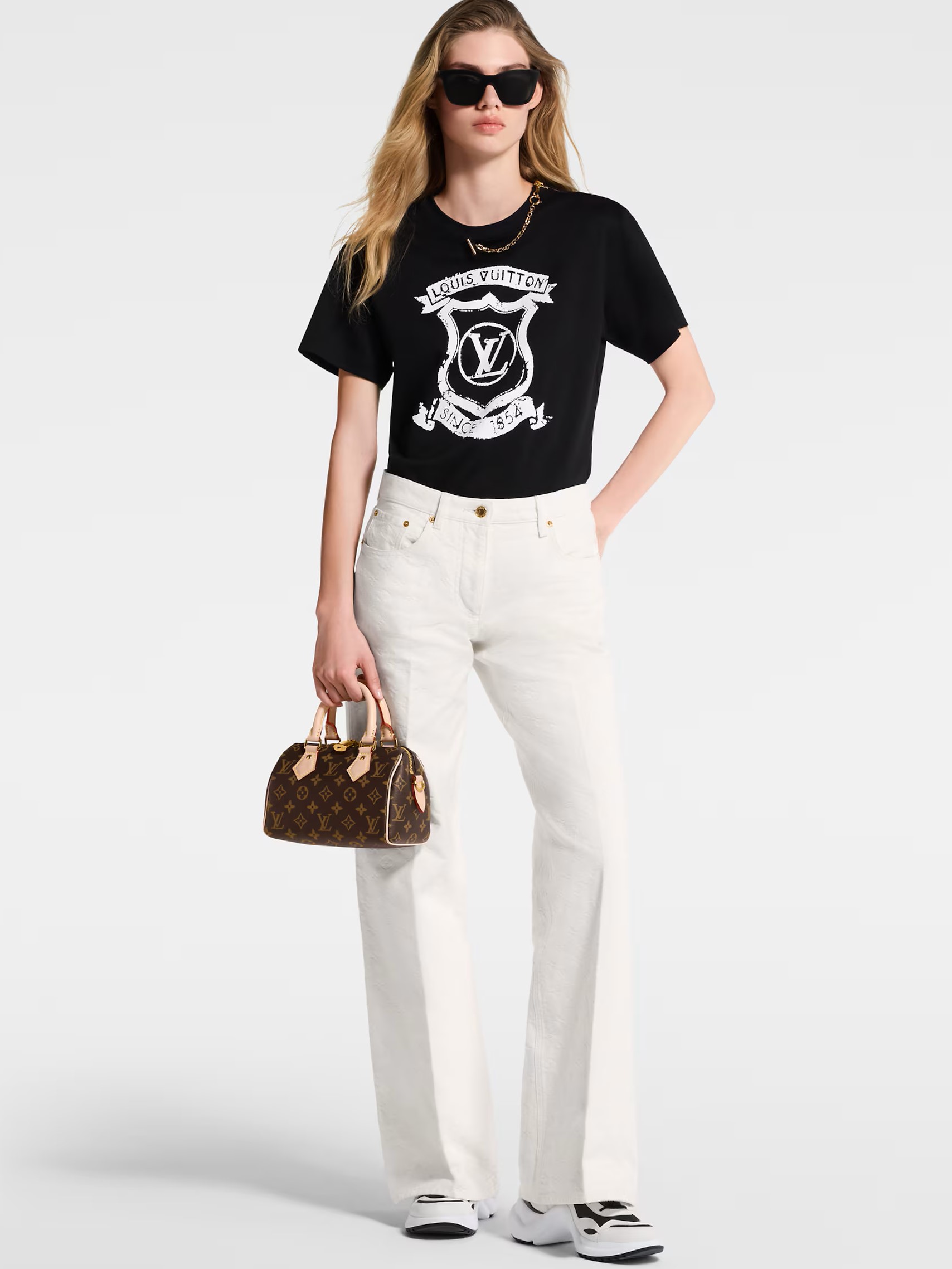 Set áo thun đen quần jean short nữ LV 5