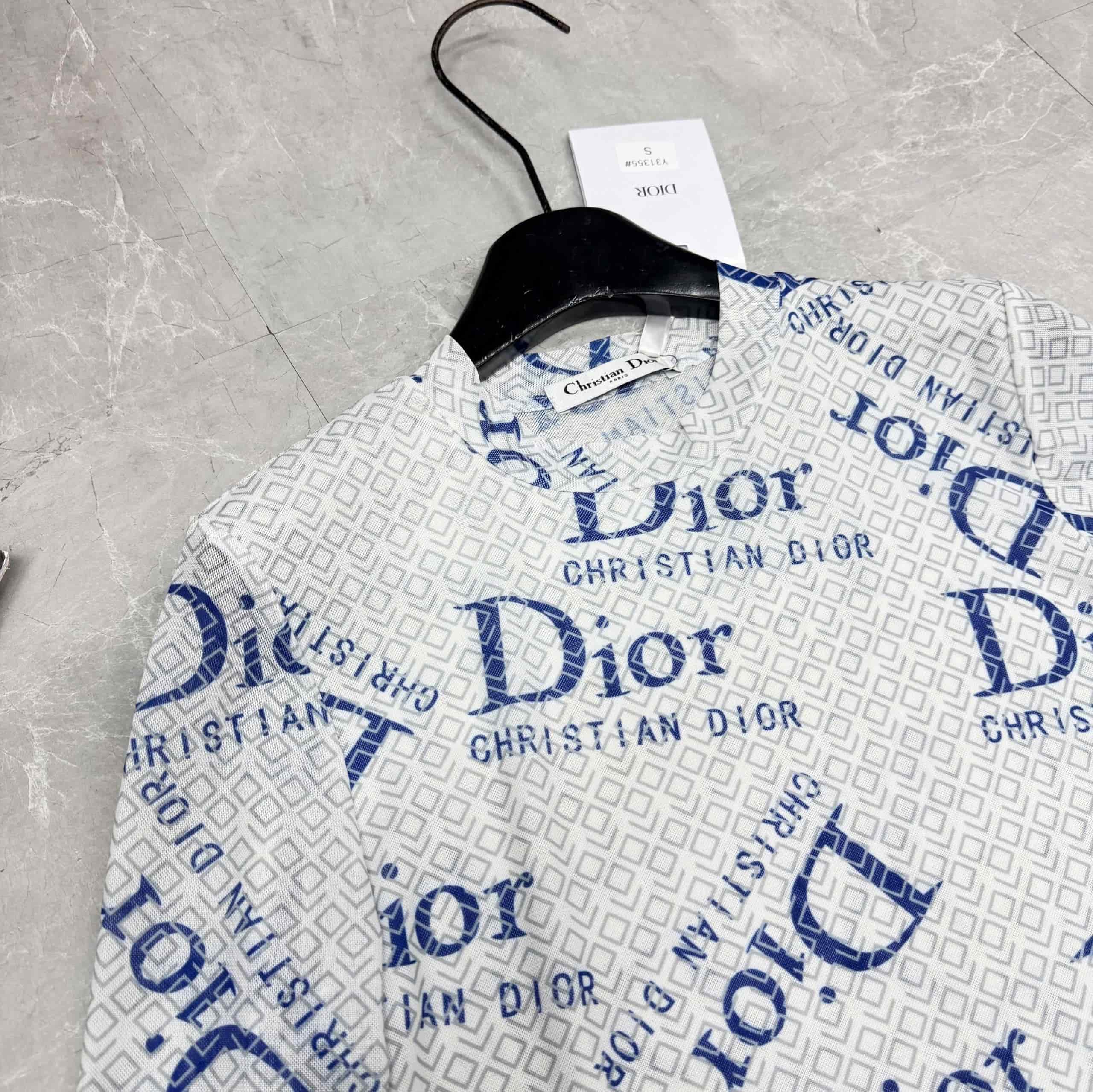 Áo thun dáng ôm cổ lọ Dior 1