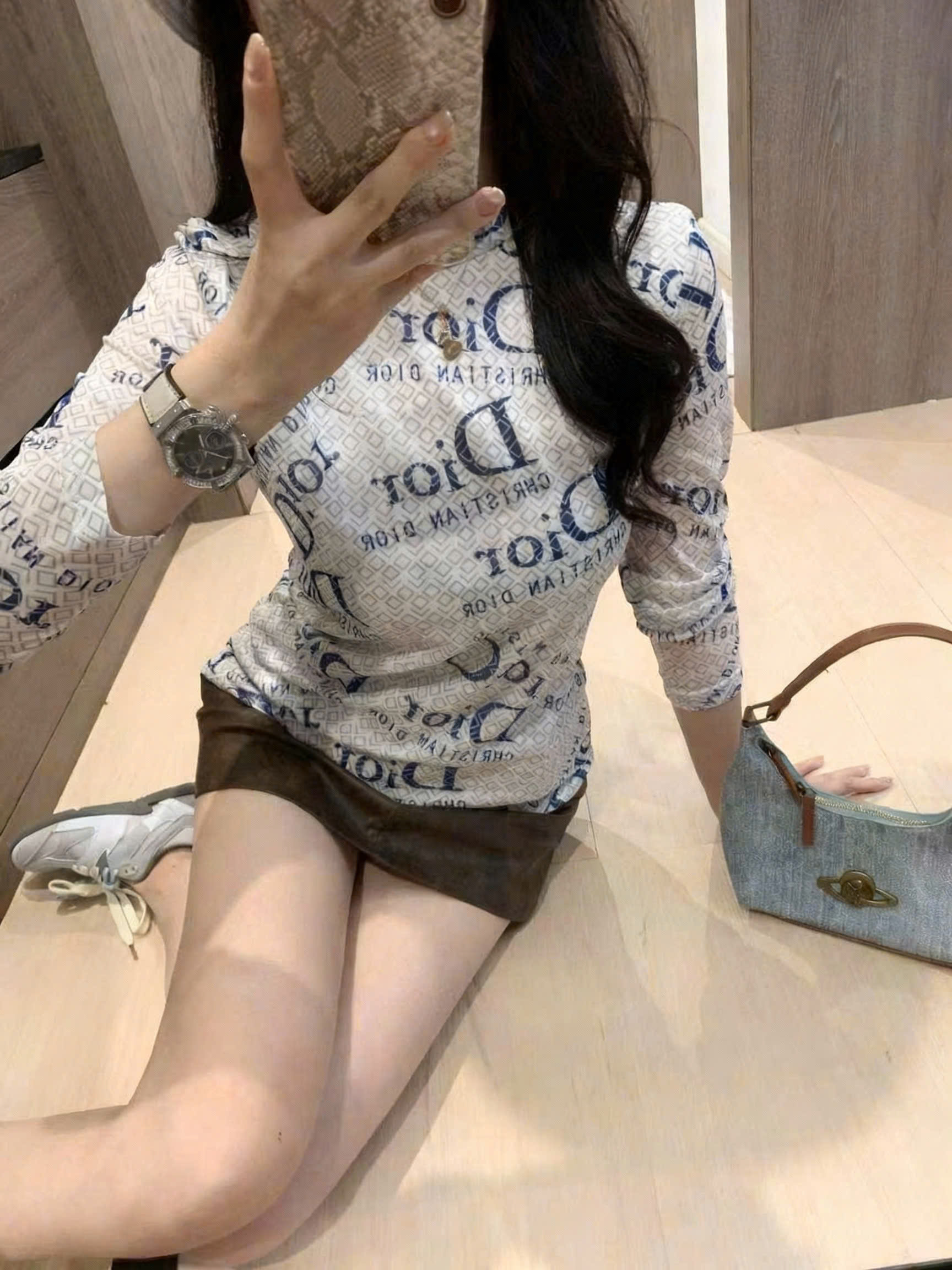 Áo thun dáng ôm cổ lọ Dior 4