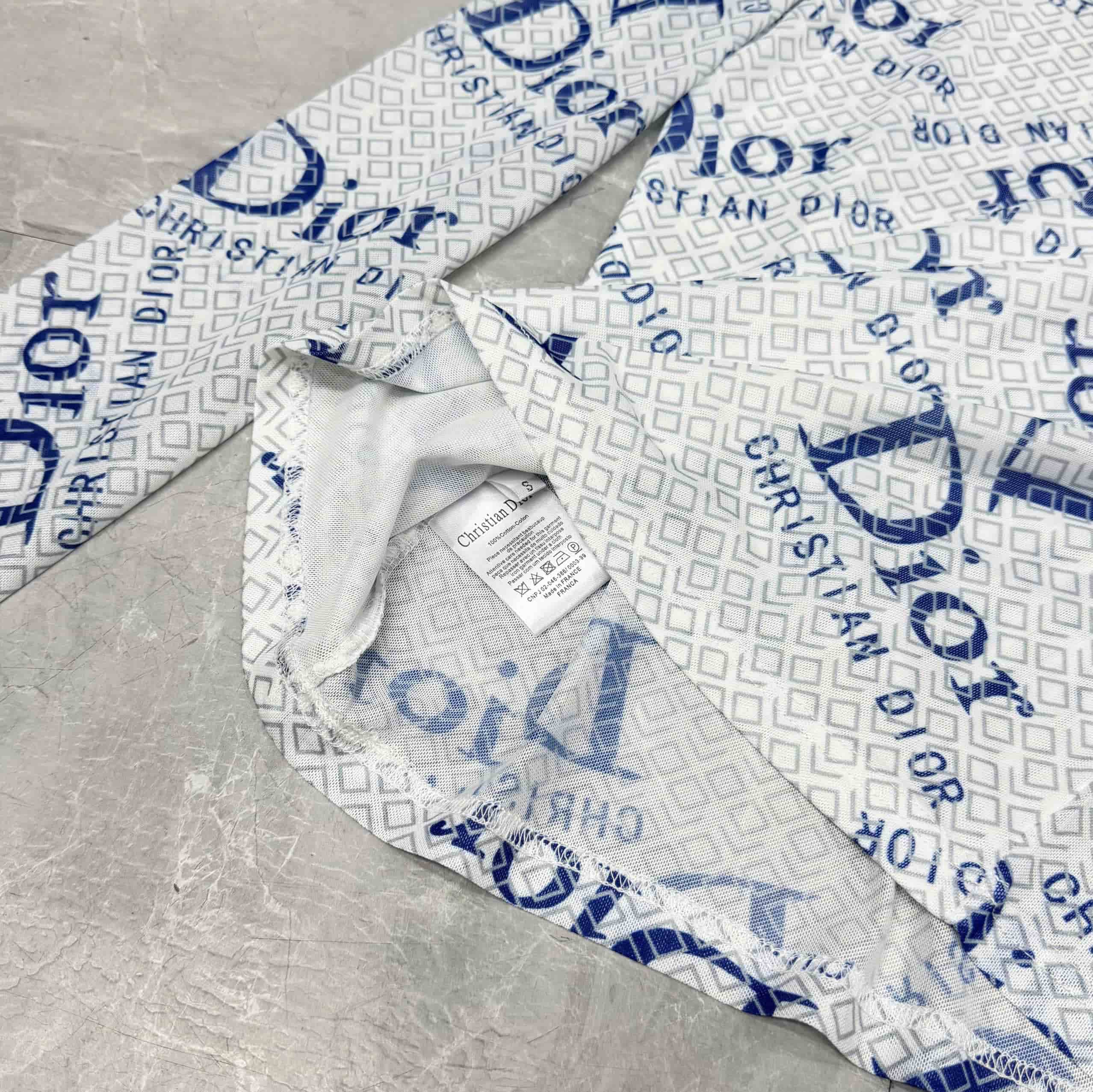Áo thun dáng ôm cổ lọ Dior 5