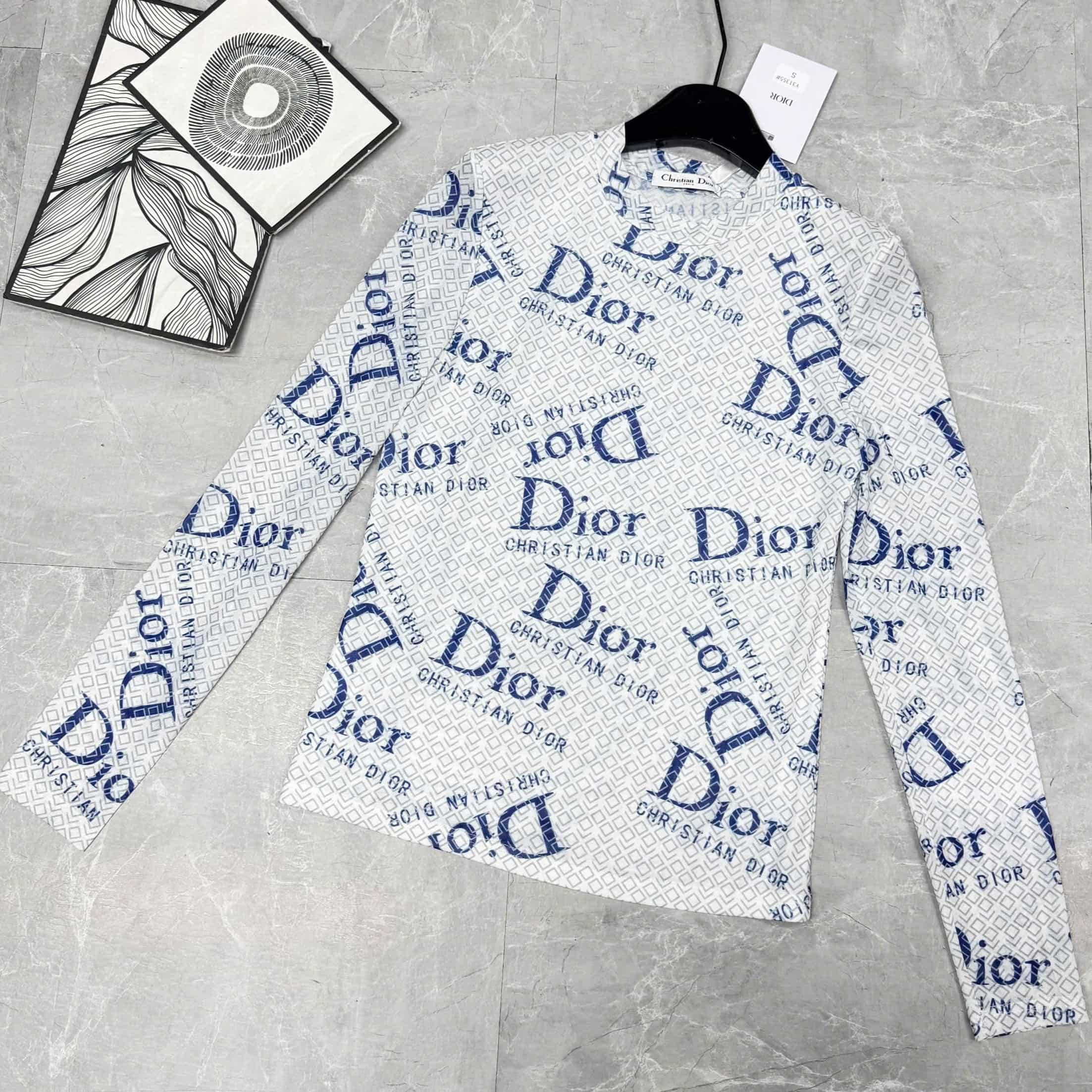 Áo thun dáng ôm cổ lọ Dior 7