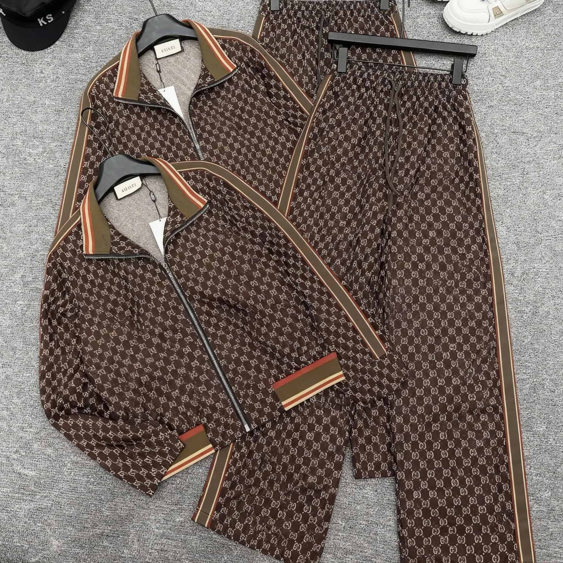 Set bộ nữ nâu họa tiết hãng Gucci 1