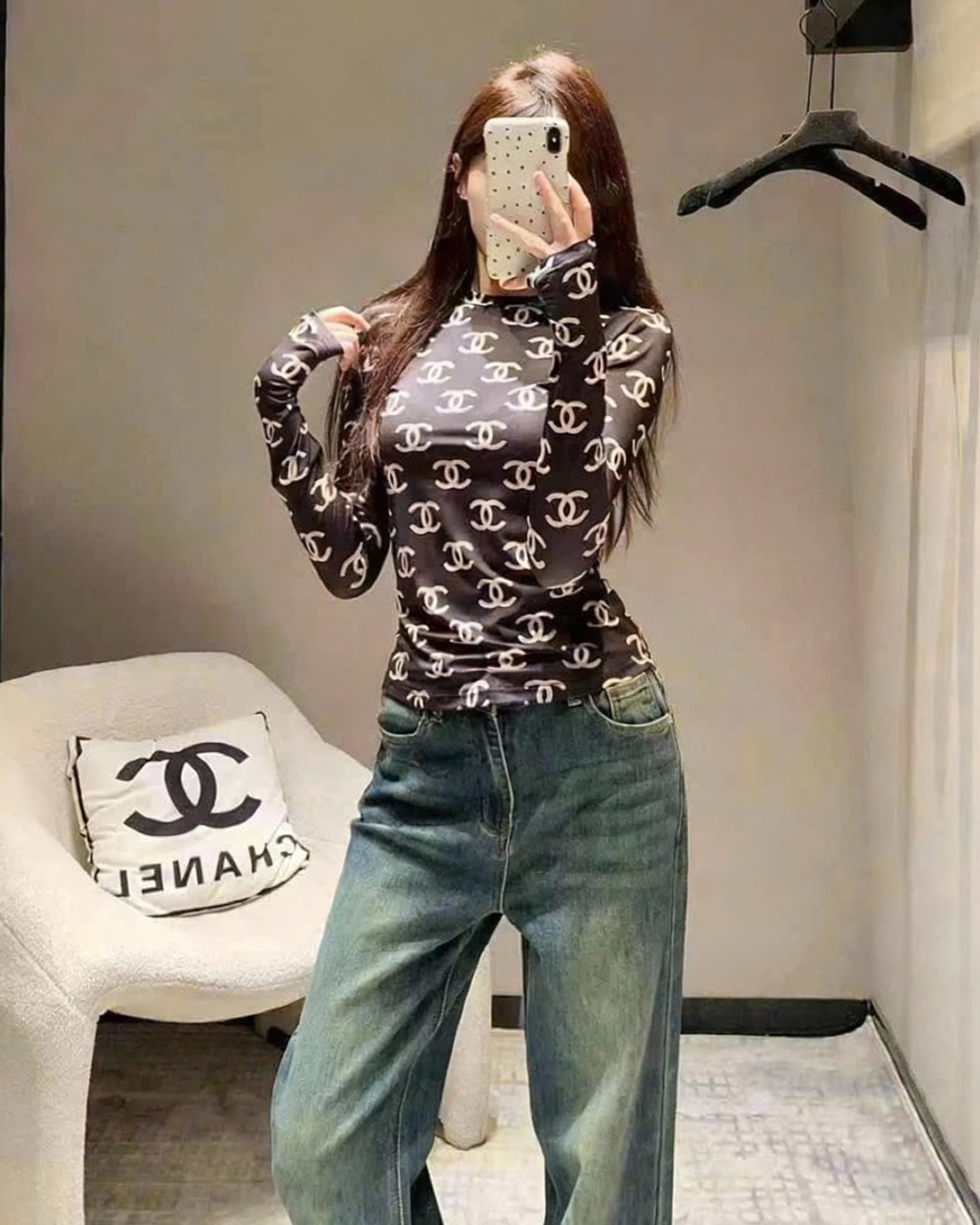 Áo thun nâu giữ nhiệt họa tiết hãng Chanel 3