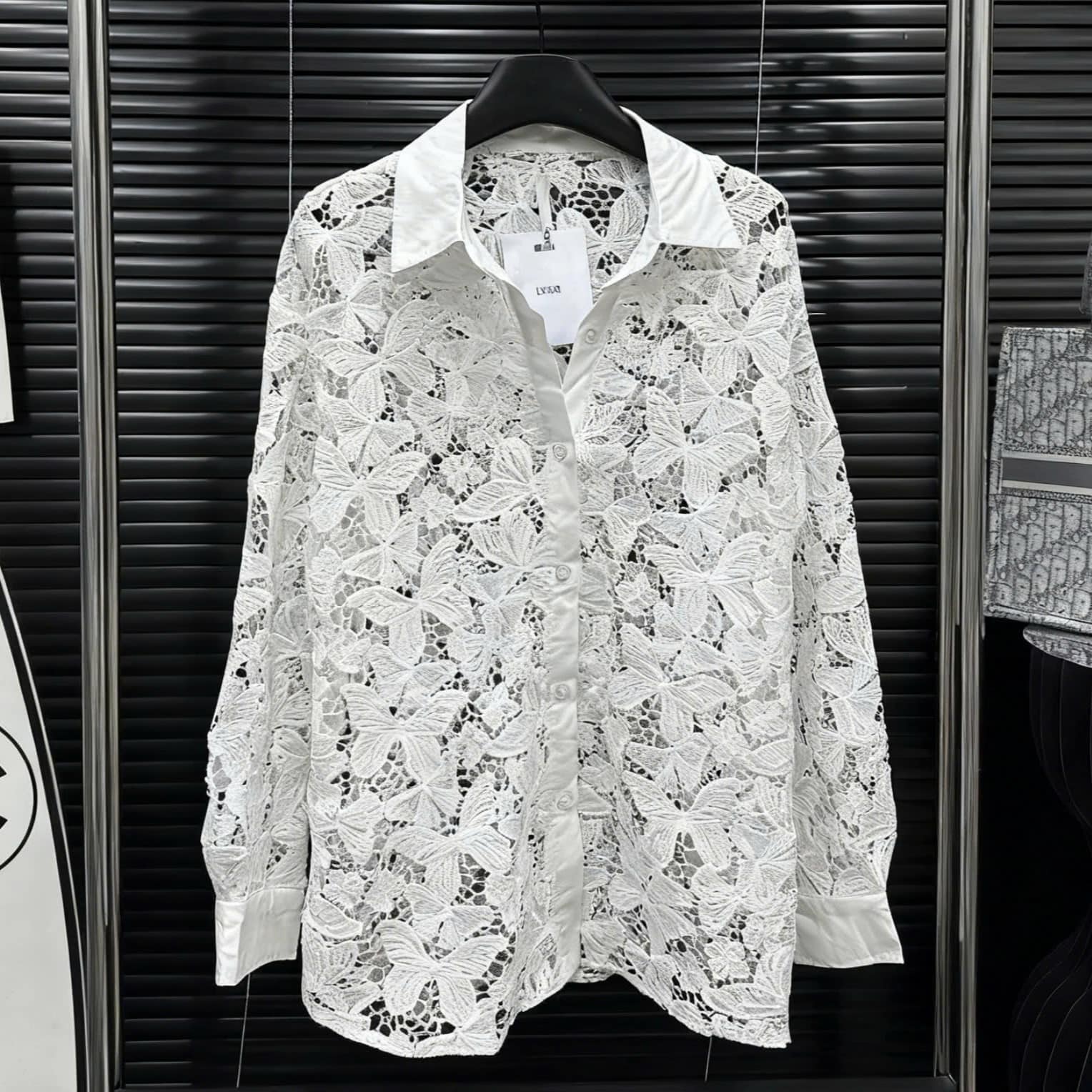 Áo sơ mi nữ ren trắng đen Dior 4