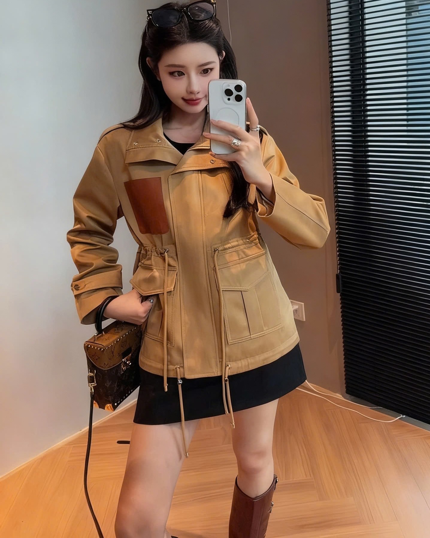 Áo khoác nữ vàng đen nhiều túi Loewe 8