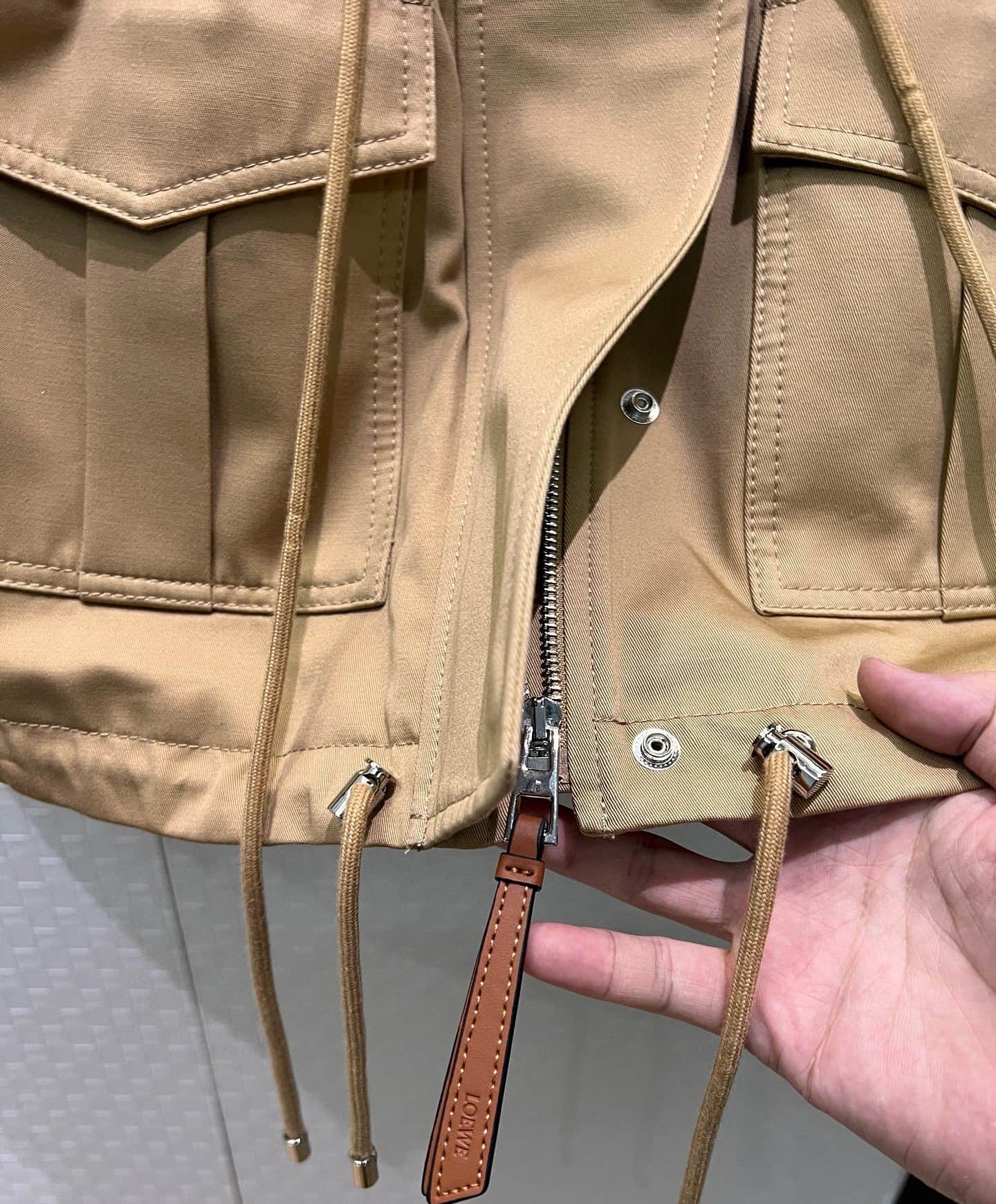 Áo khoác nữ vàng đen nhiều túi Loewe 9