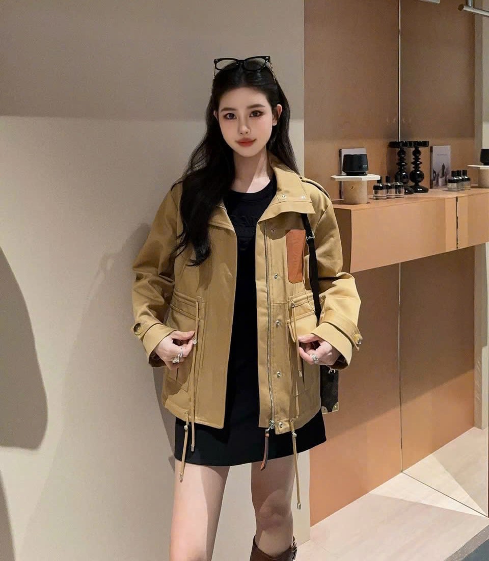 Áo khoác nữ vàng đen nhiều túi Loewe 7