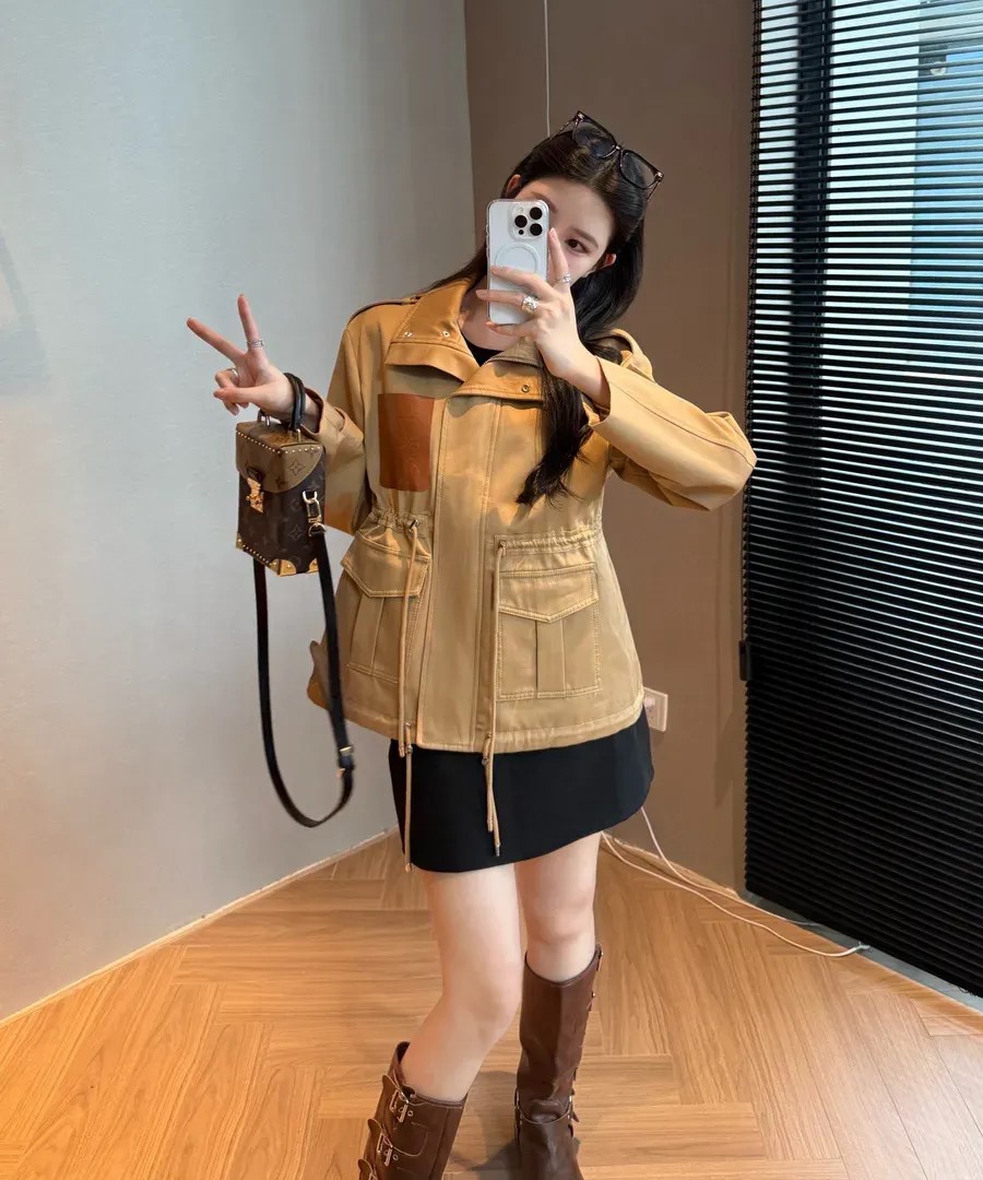 Áo khoác nữ vàng đen nhiều túi Loewe 13