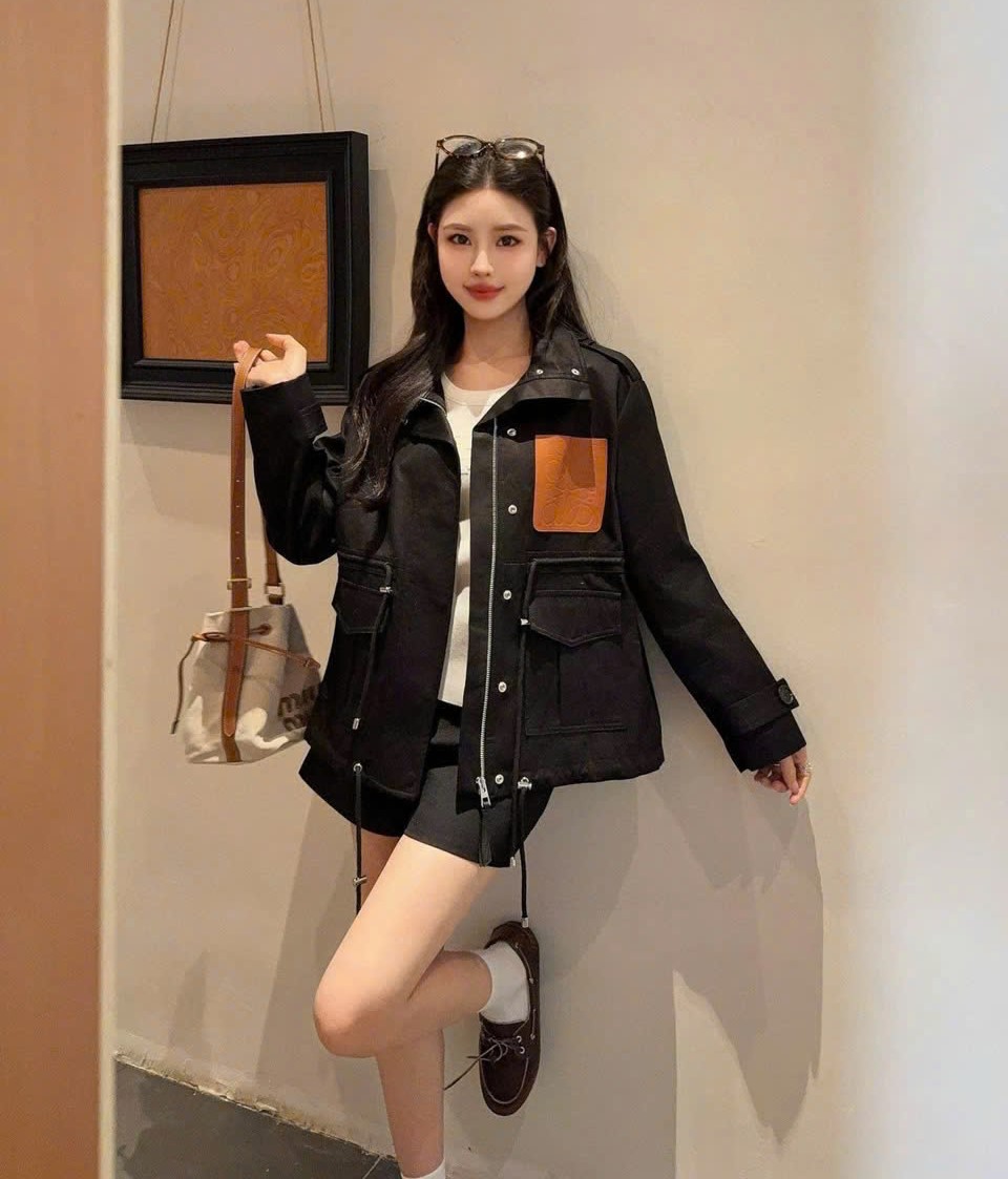 Áo khoác nữ vàng đen nhiều túi Loewe 18