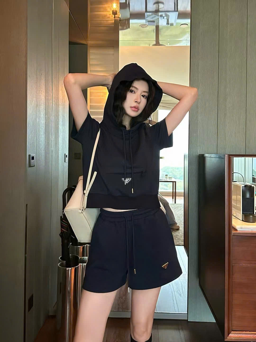 Set áo cotton mũ và quân ngắn Prada 2