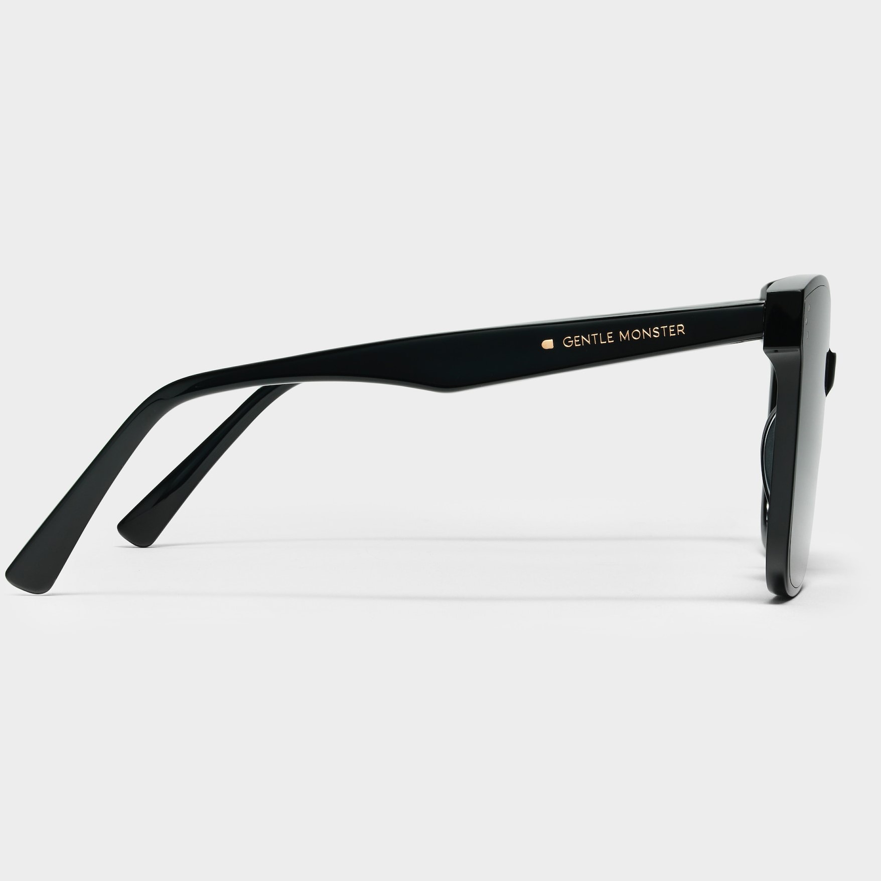 KÍNH MÁT GENTLE MONSTER HER 01 OVERSIZED SQUARE FLATBAR FRAME 3