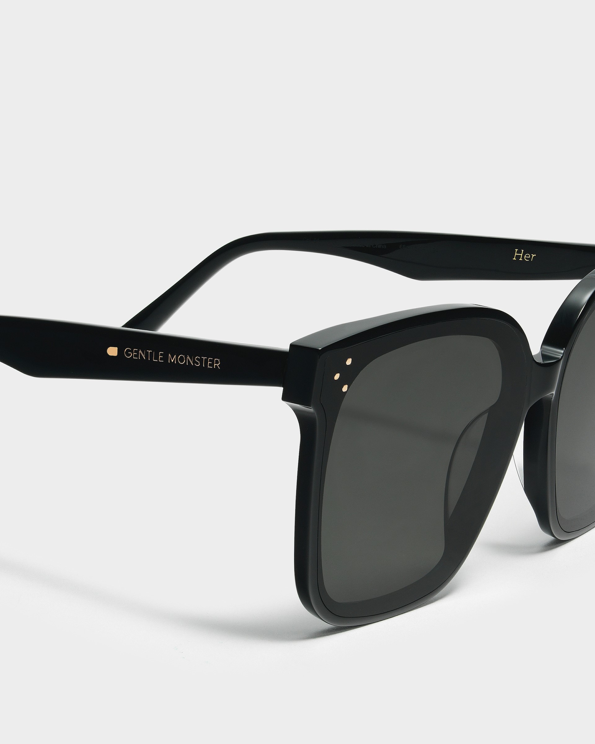 KÍNH MÁT GENTLE MONSTER HER 01 OVERSIZED SQUARE FLATBAR FRAME 6