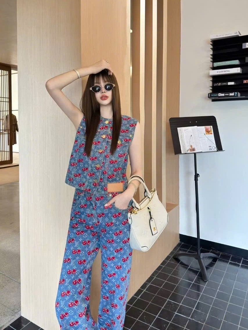 Set full bộ áo thun quần short và quần dài LV họa tiết cherry 1
