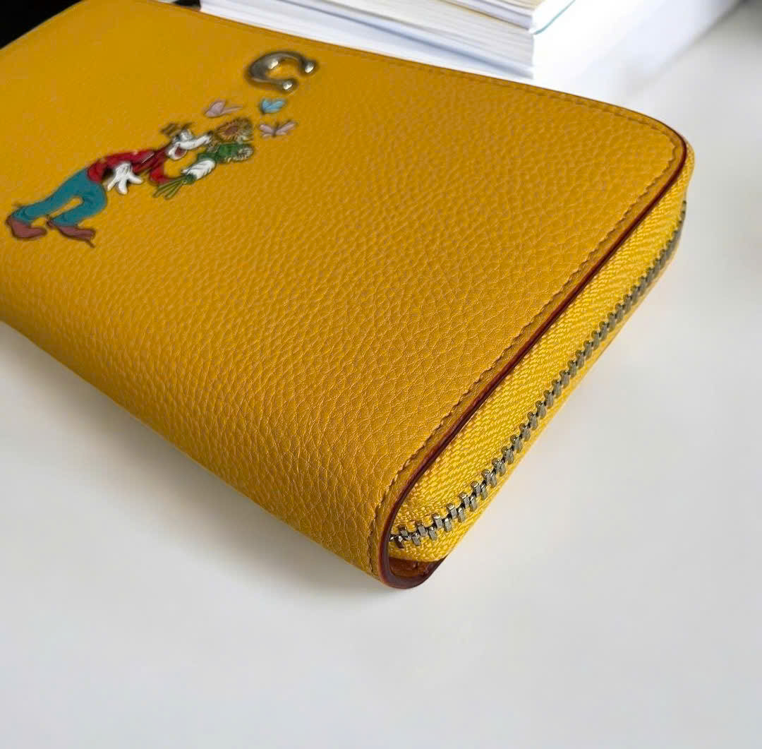 Ví Coach Accordion Zip Wallet in Regenerative Leather Goofy CH498 1