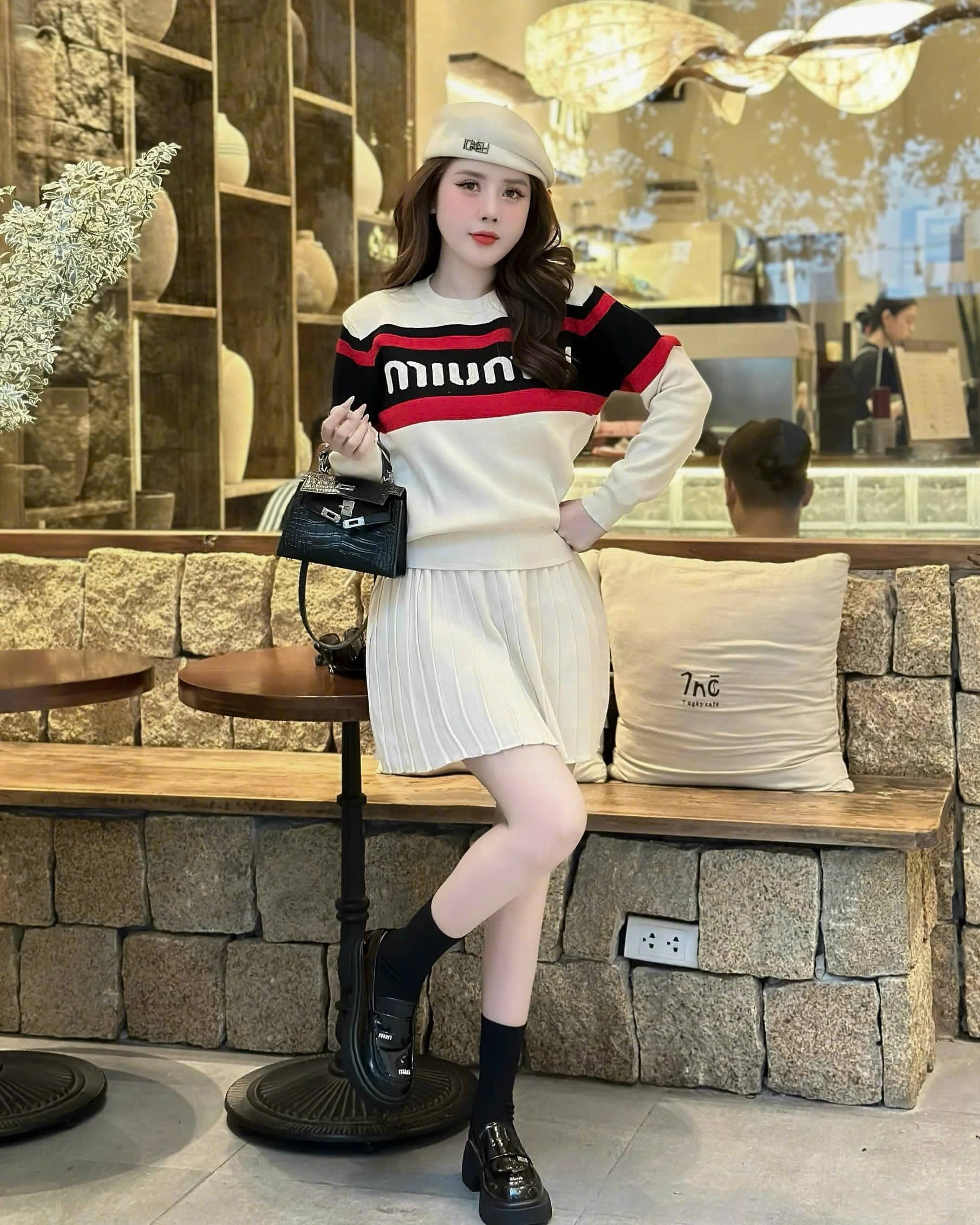 Áo tay dài váy ngắn xòe len Miu Miu 1