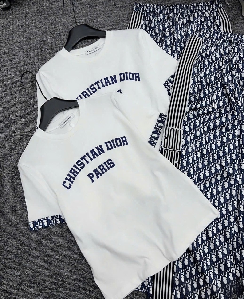 Quần dài nữ họa tiết hãng Dior 2
