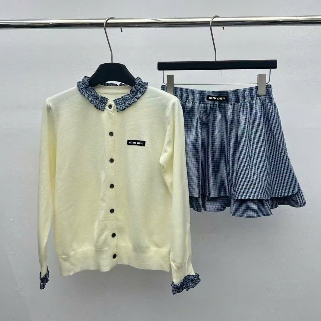 Set bộ áo len thun váy vải ngắn xanh dương Miu Miu 3