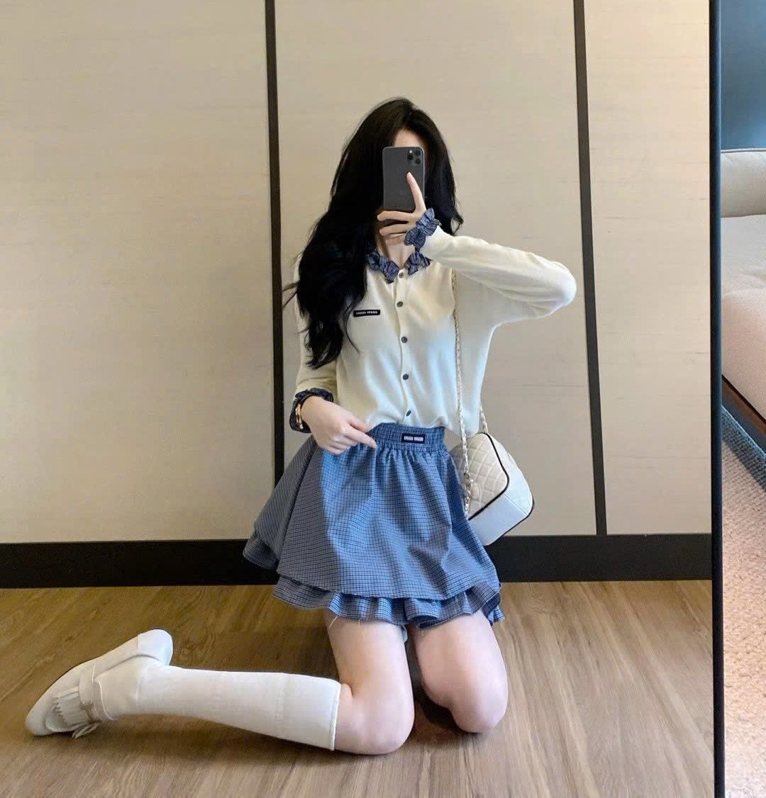 Set bộ áo len thun váy vải ngắn xanh dương Miu Miu 5
