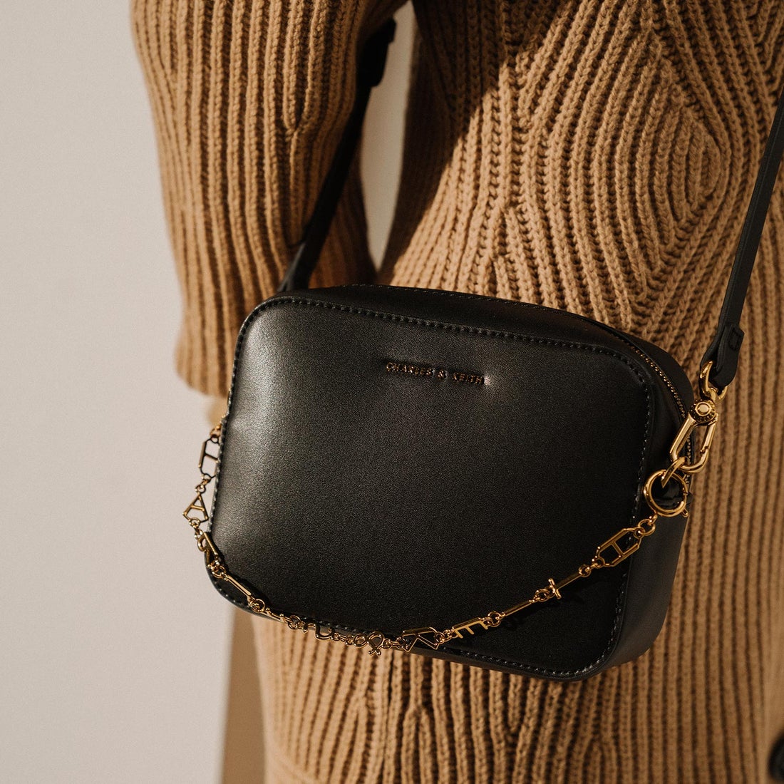 TÚI ĐEO CHÉO CNK CHAIN LINK BOXY CLUTCH 59