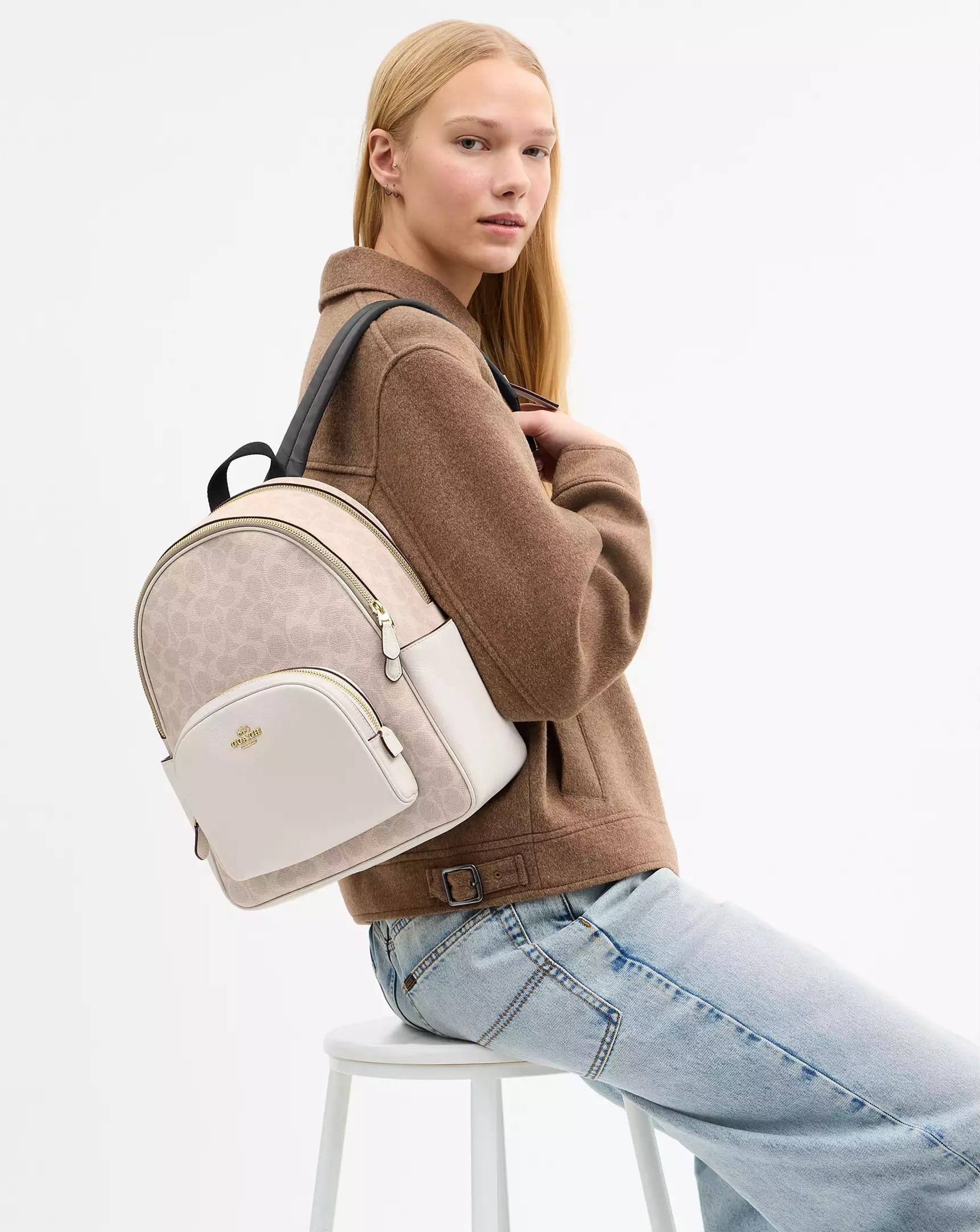 Balo Coach Court Backpack In Signature Canvas Sand Chalk CZ176 1