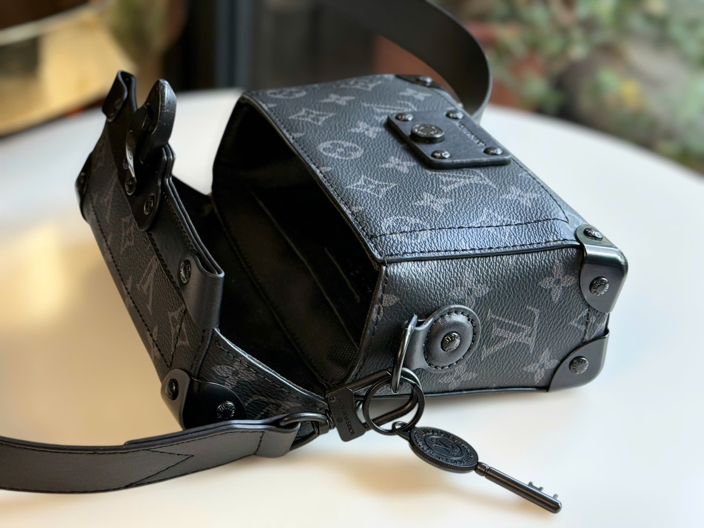 Túi cốp LV Louis Vuitton Soul Trunk Monogram Eclipse Canvas M11743 2