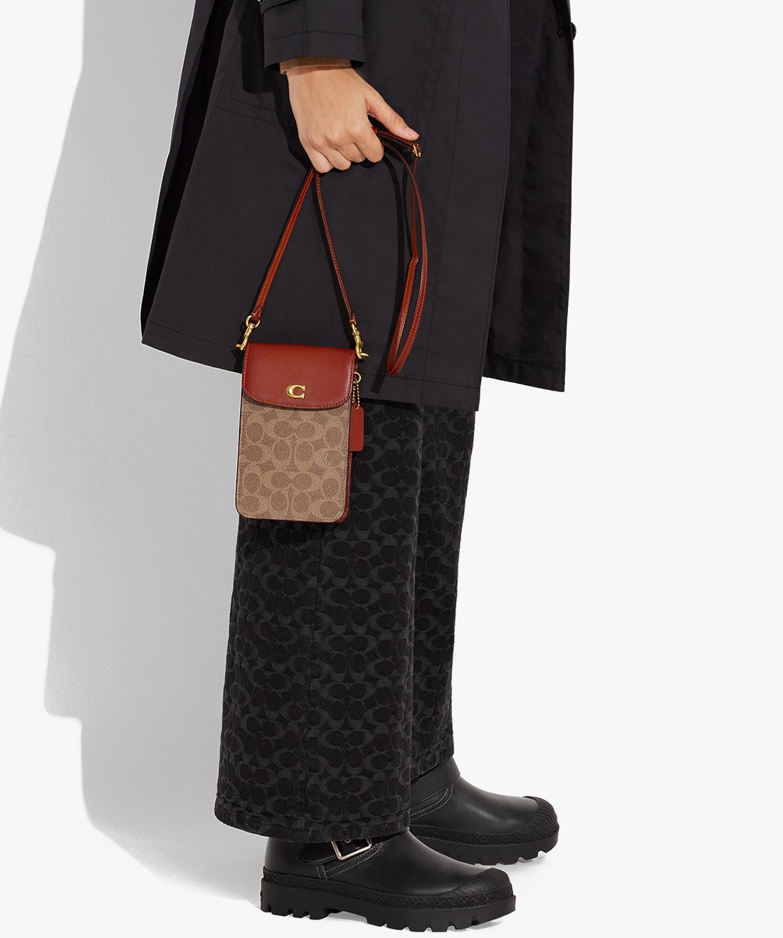Túi điện thoại Coach Phone Crossbody In Signature Canvas CJ355 11