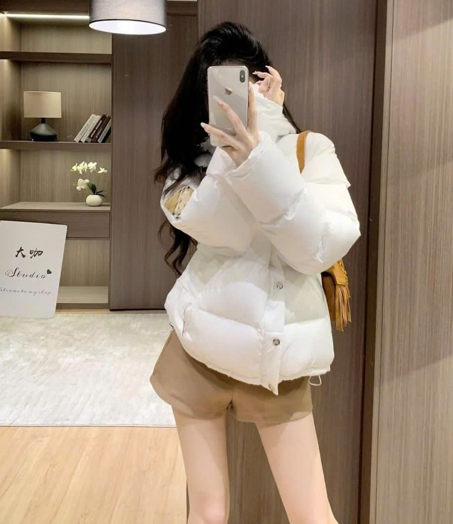 Áo phao nữ Burberry màu trắng có nón 1
