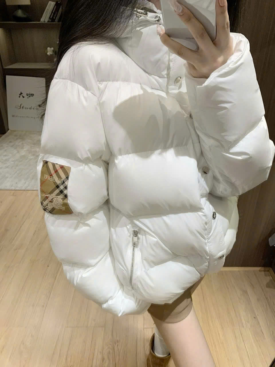 Áo phao nữ Burberry màu trắng có nón 3