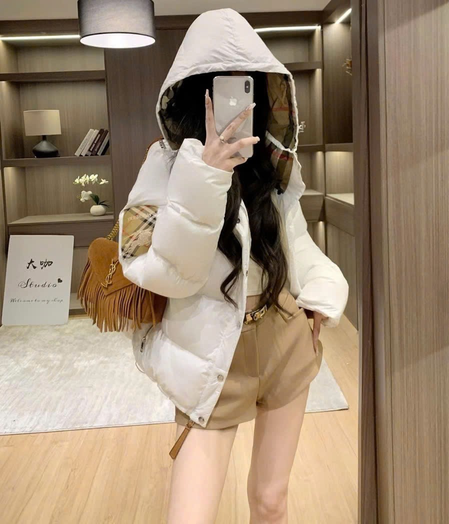 Áo phao nữ Burberry màu trắng có nón 5