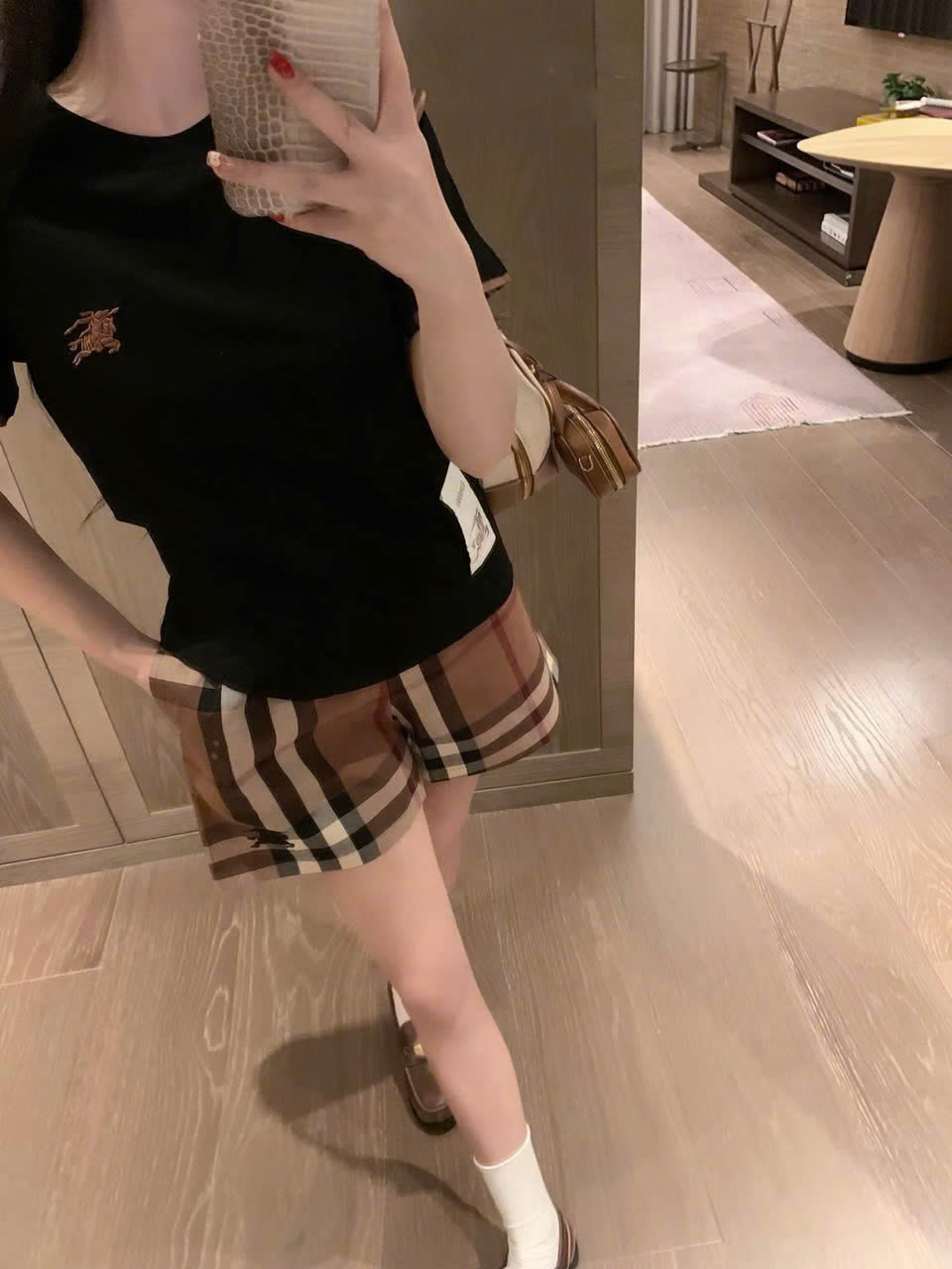 Set áo thun trắng đen quần ngắn sọc Burberry 3