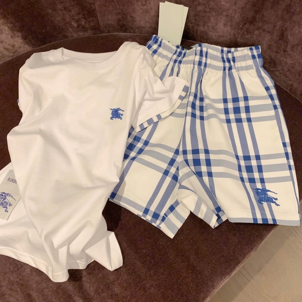 Set áo thun trắng đen quần ngắn sọc Burberry 4