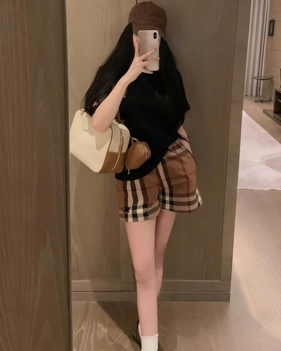 Set áo thun trắng đen quần ngắn sọc Burberry 10