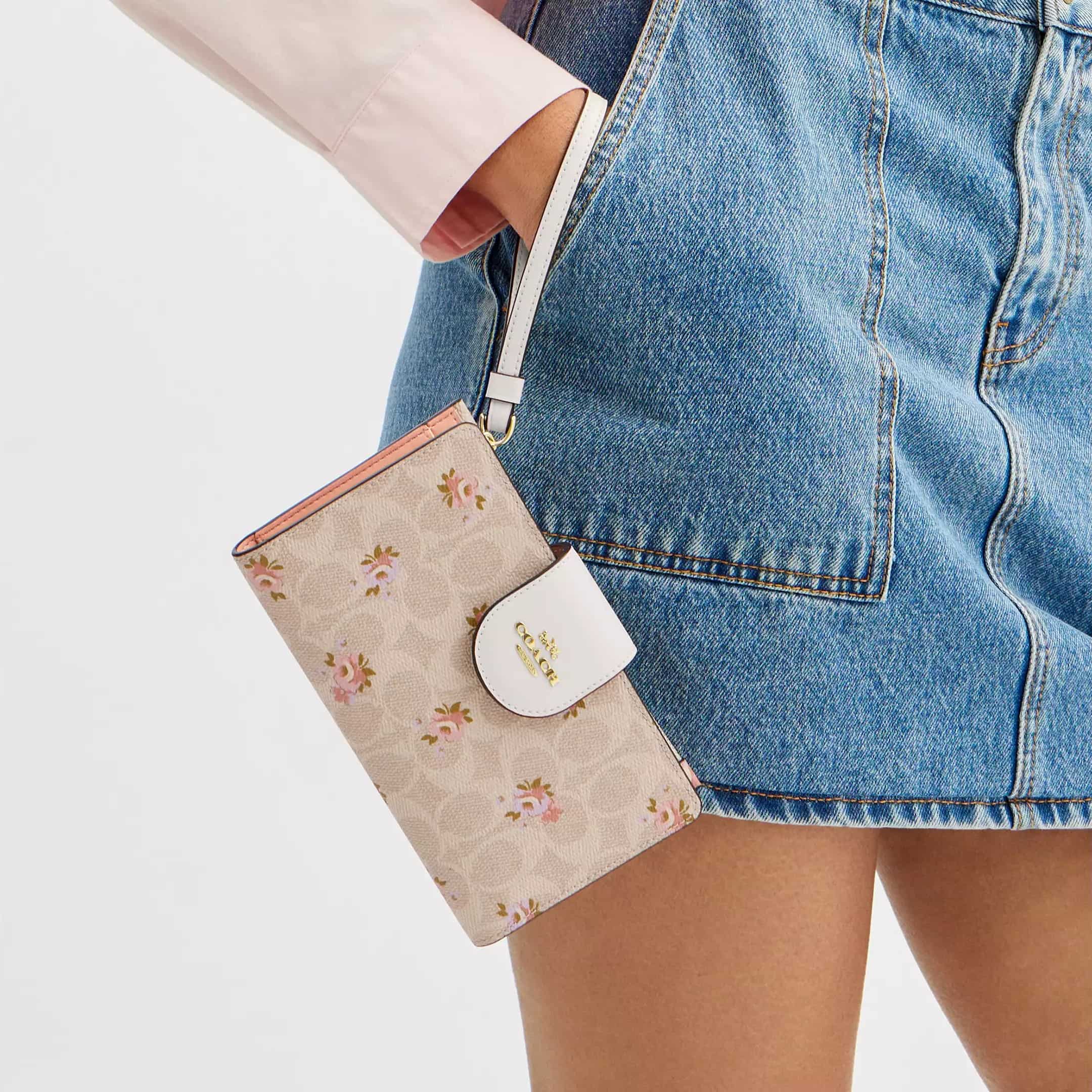 Ví điện thoại Coach Phone Wallet In Signature Canvas With Floral Print Sand Multi CAR11 5