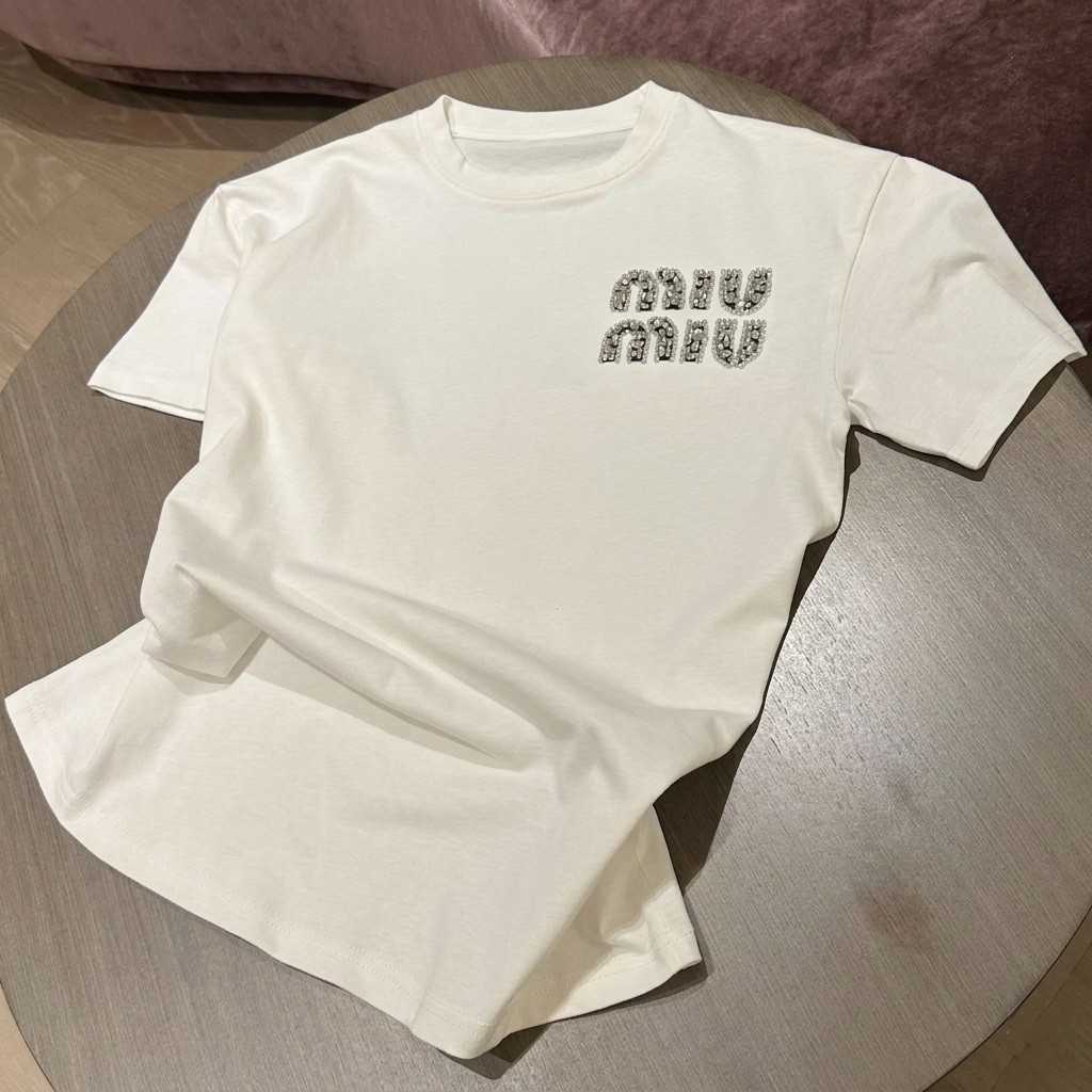 Áo thun trắng đính logo đá Miu Miu 3