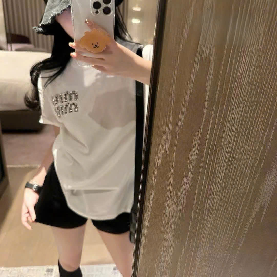 Áo thun trắng đính logo đá Miu Miu 5