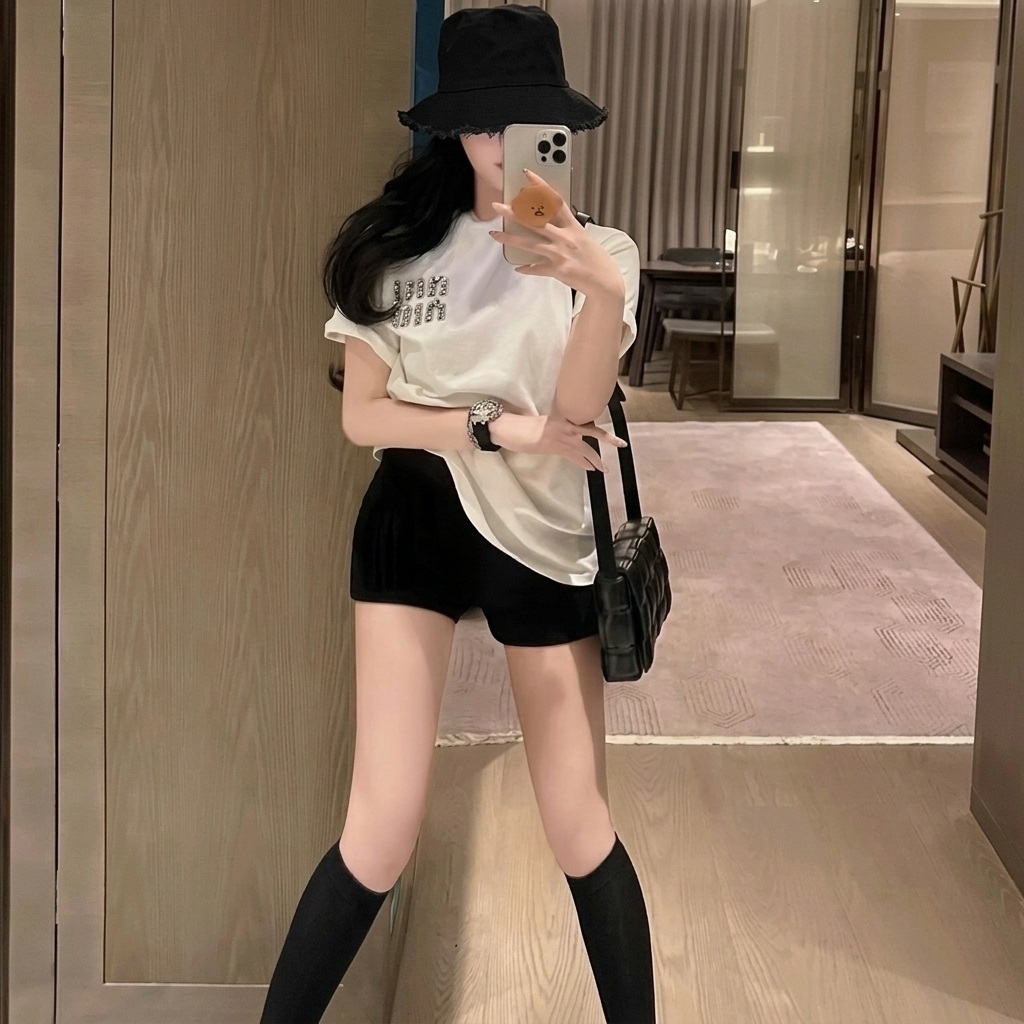 Áo thun trắng đính logo đá Miu Miu 6