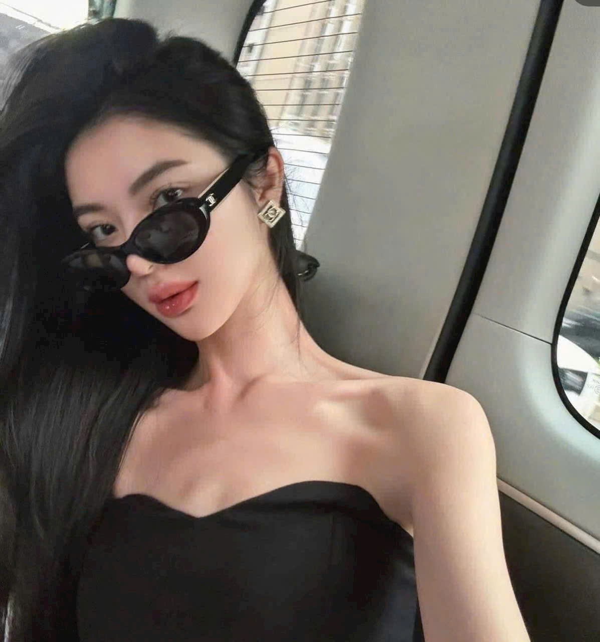 Kính mát Chanel Oval Sunglasses Acetate Black 5515 2
