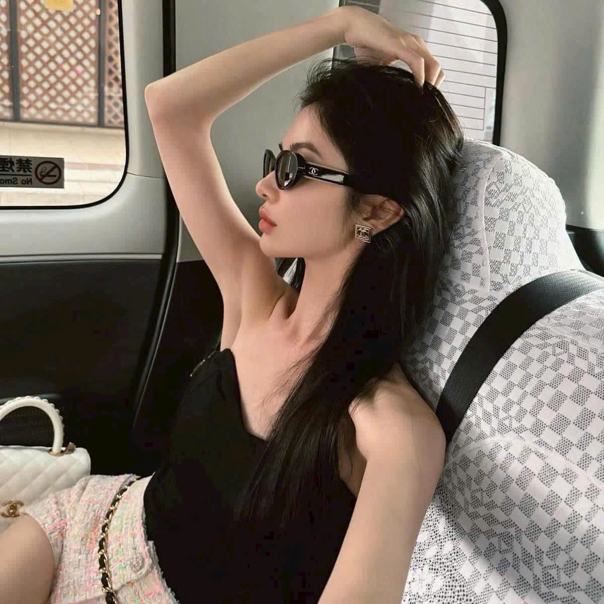 Kính mát Chanel Oval Sunglasses Acetate Black 5515 7