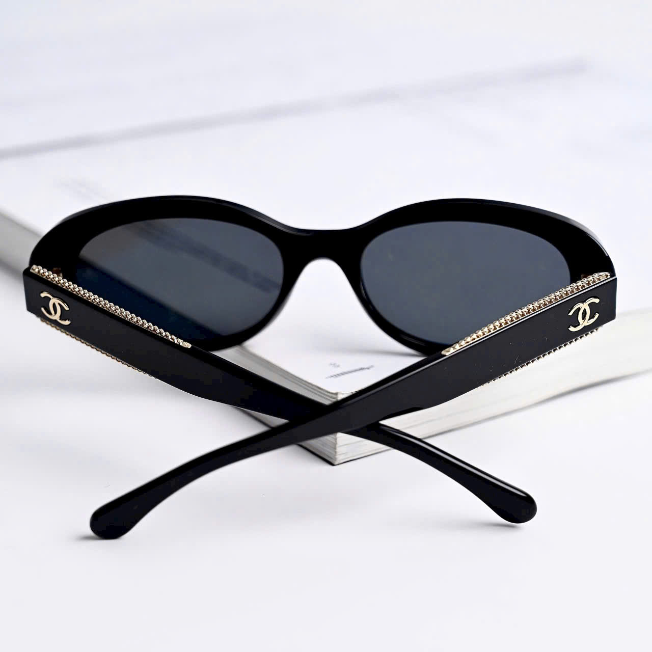 Kính mát Chanel Oval Sunglasses Acetate Black 5515 9