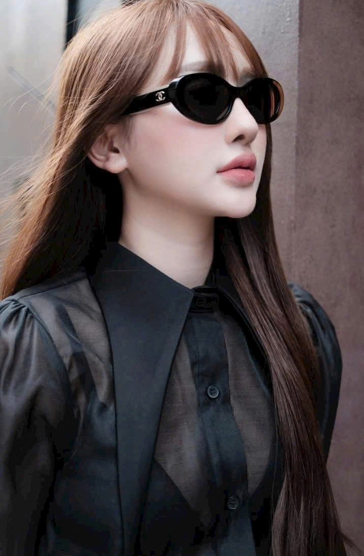 Kính mát Chanel Oval Sunglasses Acetate Black 5515 6