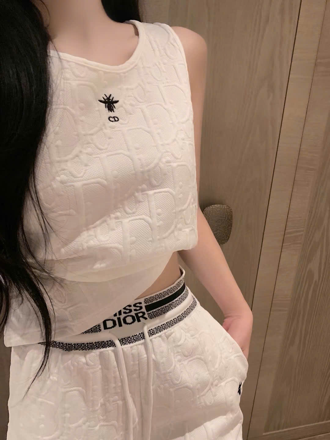 Set áo thun sát nách quần ngắn trắng Dior 3