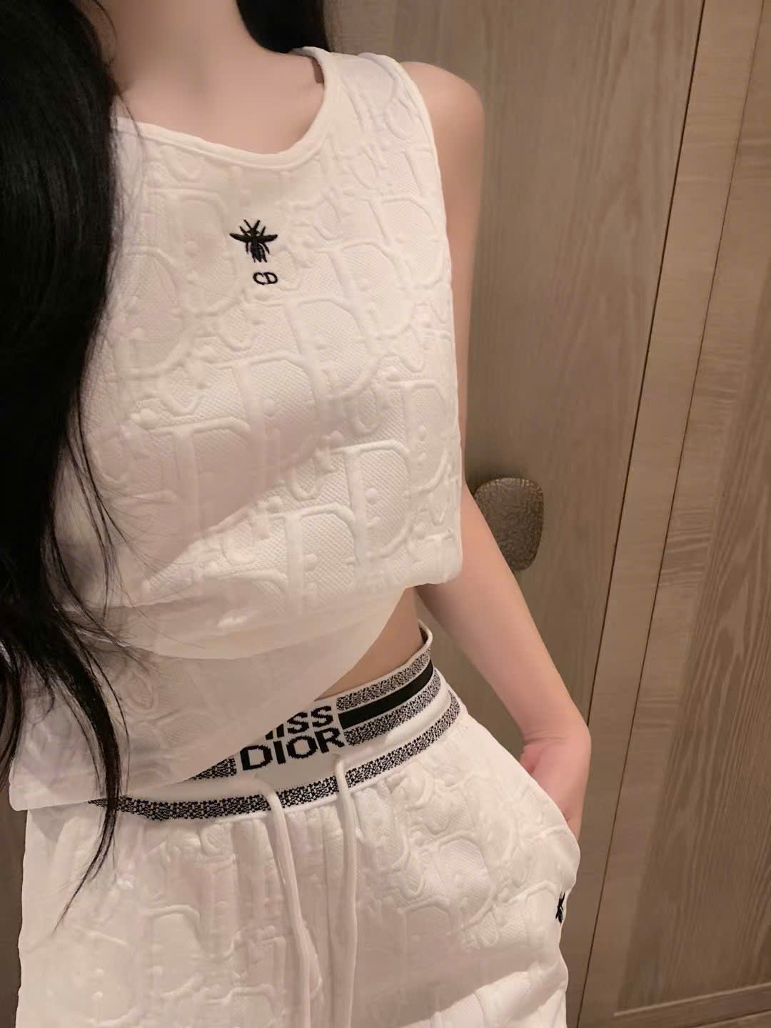 Set áo thun sát nách quần ngắn trắng Dior 5